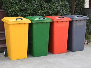塑料垃圾桶与铁质垃圾桶的制作工艺不同